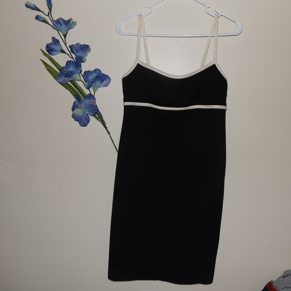 BCBG Max Azria Dresses & Skirts - BCBG Woman Size 4 Little Black Dress